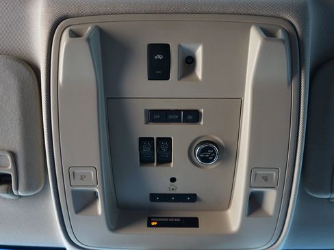 Used 2016 Cadillac Escalade Luxury image 32