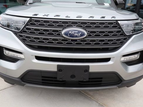 Used 2023 Ford Explorer XLT w/ Equipment Group 202A AWD/4WD image 19