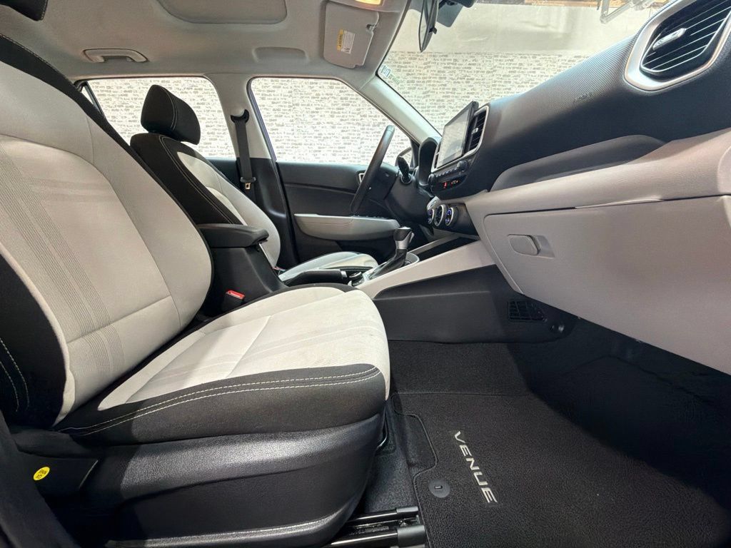 Certified 2026 Hyundai Venue SEL FWD image 12