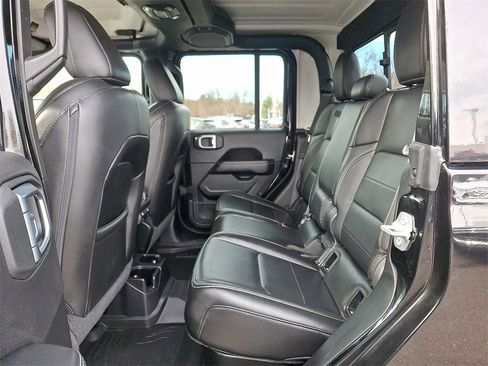 Used 2022 Jeep Gladiator Overland w/ Popular Equipment Package image 10