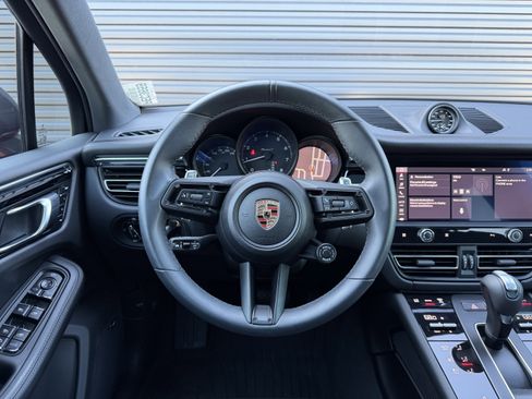 Certified 2025 Porsche Macan image 23