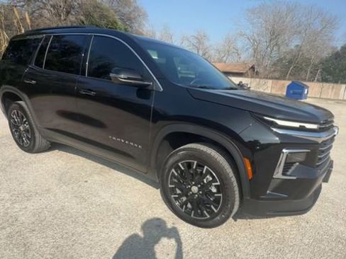 Used 2026 Chevrolet Traverse LT w/ Sun and Wheel Package image 2