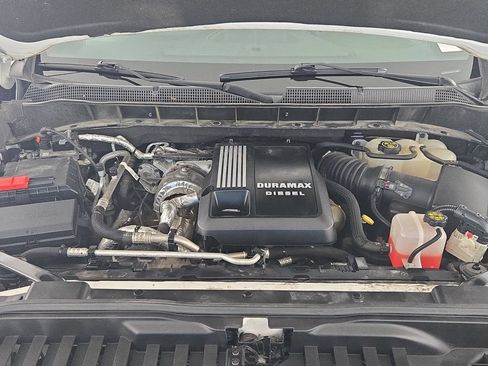 Used 2022 Chevrolet Silverado 1500 LT AWD/4WD image 34