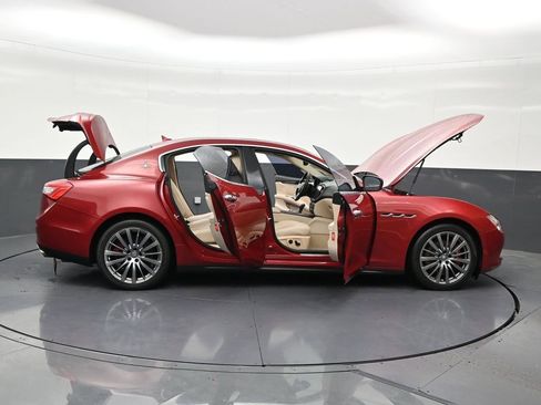 Used 2017 Maserati Ghibli w/ Luxury Package RWD image 31
