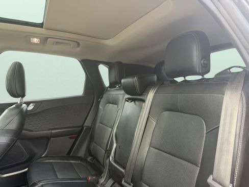 Used 2020 Ford Escape Titanium image 38