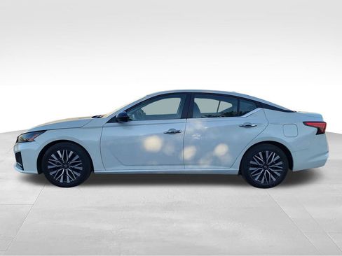 Used 2024 Nissan Altima 2.5 SV FWD image 6