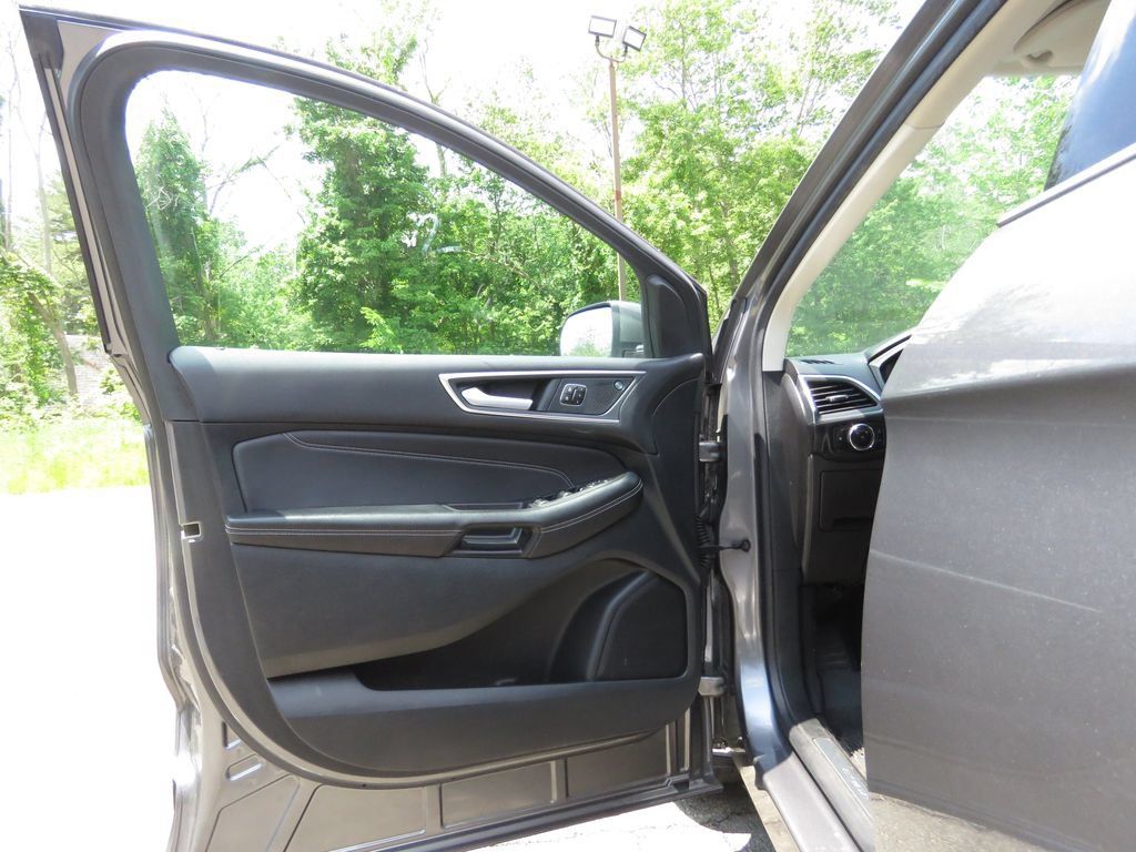 Used 2023 Ford Edge Titanium w/ Cargo Accessory Package AWD/4WD image 9