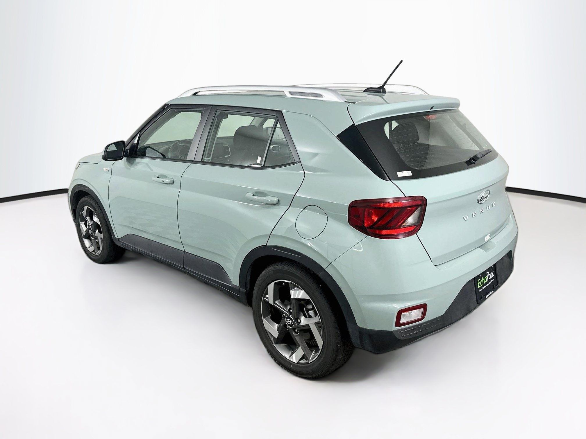 Used 2025 Hyundai Venue SEL FWD image 5