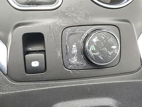 Used 2018 Chevrolet Traverse LT FWD image 27