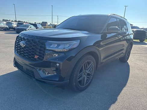 Used 2025 Ford Explorer ST AWD/4WD image 7