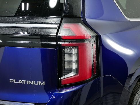 New 2025 Nissan Armada Platinum image 9