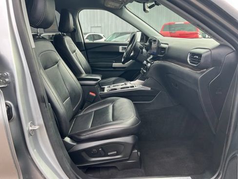 Used 2022 Ford Explorer Limited w/ Equipment Group 301A AWD/4WD image 15