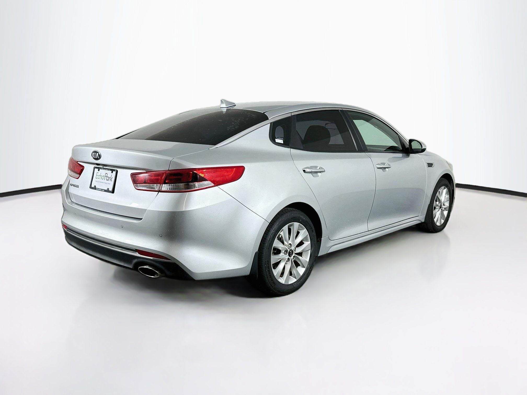 Used 2018 Kia Optima LX w/ 17" Alloy Wheels Package FWD image 9