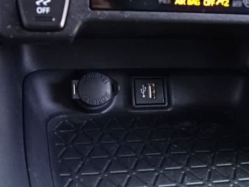 Used 2023 Toyota RAV4 XLE Premium AWD/4WD image 31