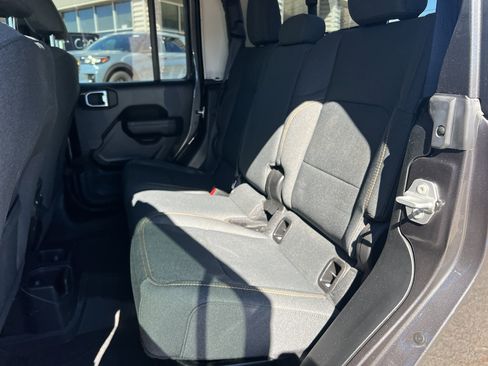 Used 2024 Jeep Gladiator Sport image 24