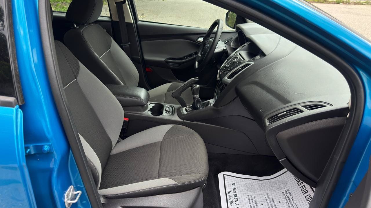Used 2013 Ford Focus SE w/ SE Winter Pkg FWD image 37