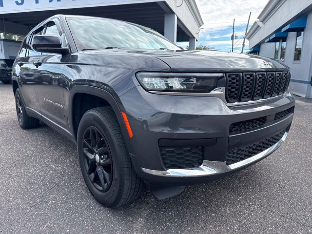 Used 2022 Jeep Grand Cherokee L Laredo w/ Luxury Tech Group I AWD/4WD image 3