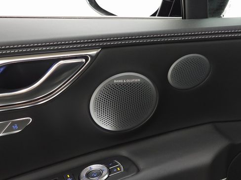 Used 2025 Genesis GV80 2.5T Prestige image 12