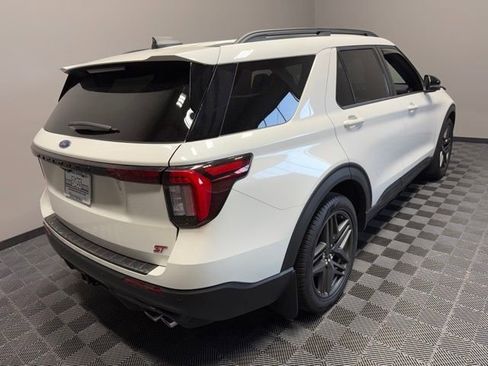 Used 2025 Ford Explorer ST AWD/4WD image 7