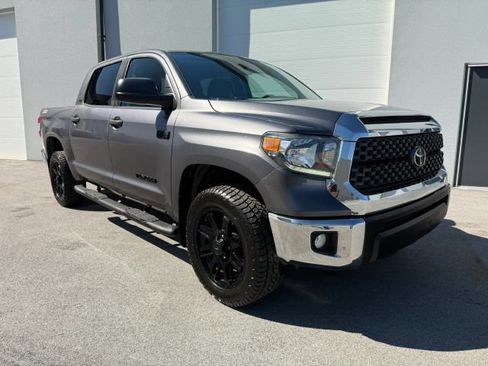 Used 2021 Toyota Tundra SR5 w/ SR5 Upgrade Package AWD/4WD image 11