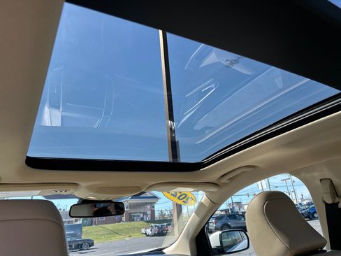 Certified 2022 Ford Edge SEL w/ Convenience Package image 4