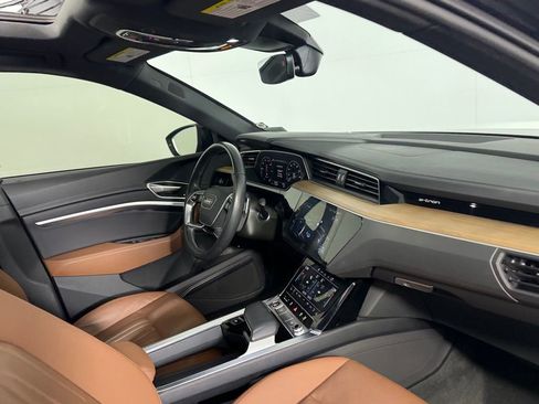 Used 2024 Audi Q8 e-tron Premium Plus w/ Premium Plus Package image 35