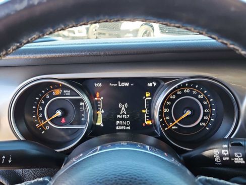 Used 2020 Jeep Wrangler Unlimited Sahara image 22