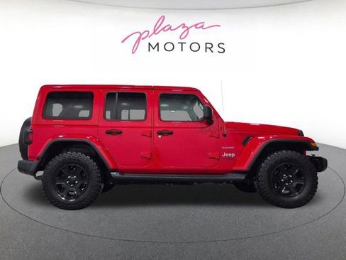 Used 2018 Jeep Wrangler Unlimited Sahara AWD/4WD image 4