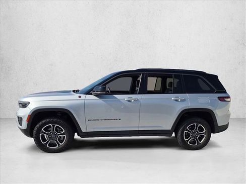 Used 2022 Jeep Grand Cherokee Trailhawk w/ Luxury Tech Group III AWD/4WD image 8