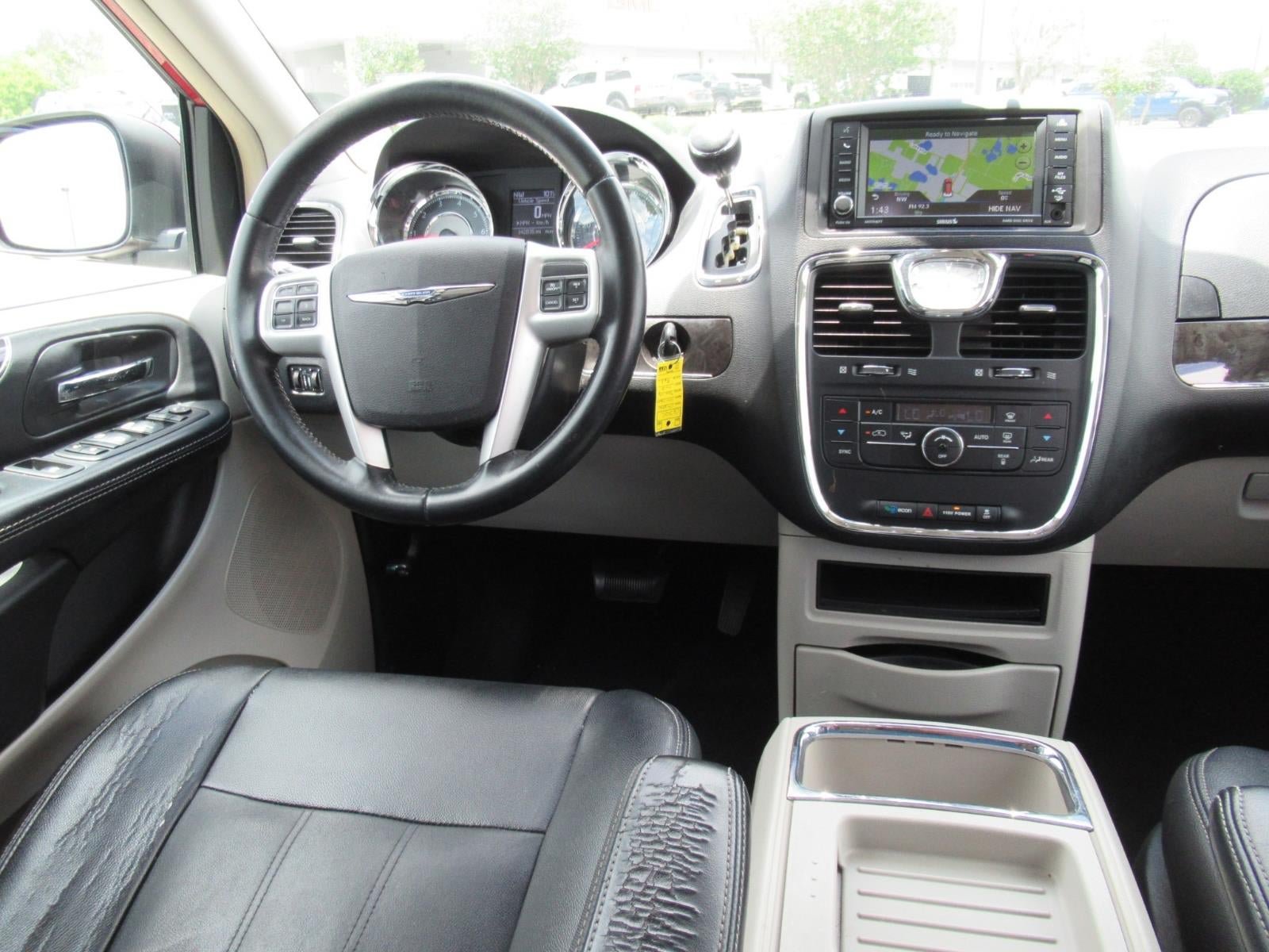 Used 2015 Chrysler Town & Country Touring FWD image 13