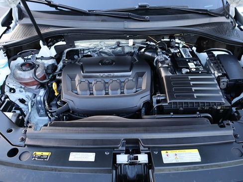 Used 2022 Volkswagen Tiguan SE image 34