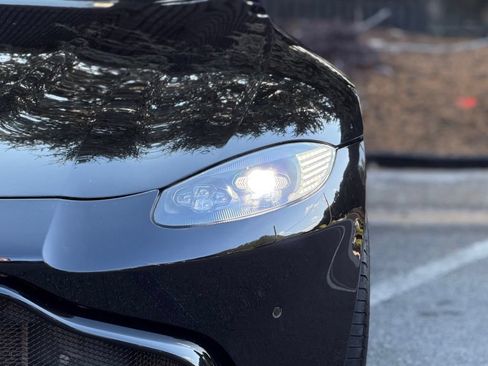 Used 2019 Aston Martin V8 Vantage Coupe RWD image 5