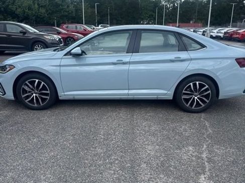 Used 2025 Volkswagen Jetta SE w/ Sunroof Package FWD image 6