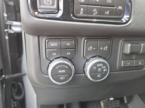New 2026 GMC Yukon XL AT4 Ultimate w/ LPO, Floor Liner Package AWD/4WD image 6