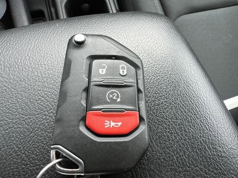 Used 2021 Jeep Gladiator Willys image 33