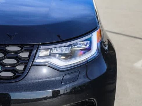 New 2025 Land Rover Discovery Dynamic SE image 11