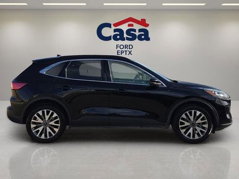 Used 2020 Ford Escape Titanium image 2