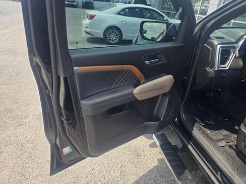 Used 2023 GMC Canyon Denali w/ Denali Black Edition AWD/4WD image 11