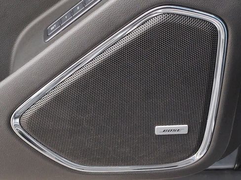 Used 2018 GMC Yukon SLT image 32