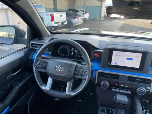 Used 2025 Toyota Tacoma TRD Off-Road image 34