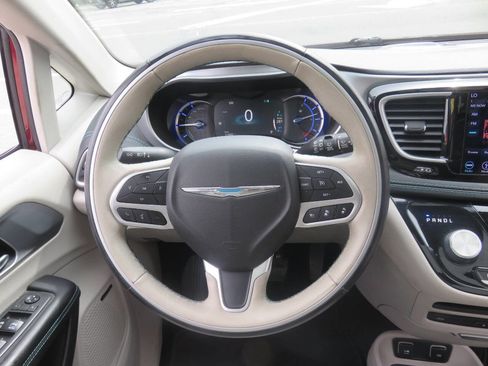 Used 2018 Chrysler Pacifica Limited w/ Advanced Safetytec Group FWD image 14