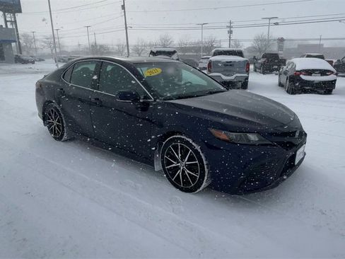 Used 2021 Toyota Camry SE w/ Cold Weather Package image 2