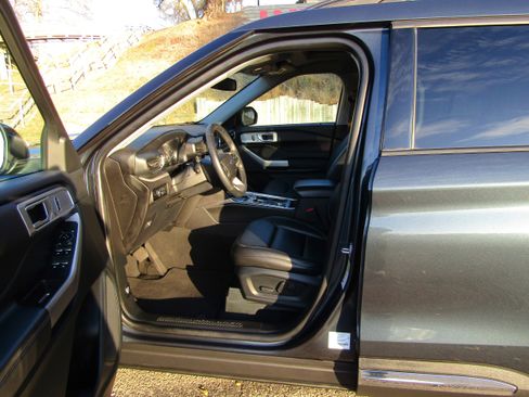 Certified 2023 Ford Explorer XLT w/ Equipment Group 202A image 15
