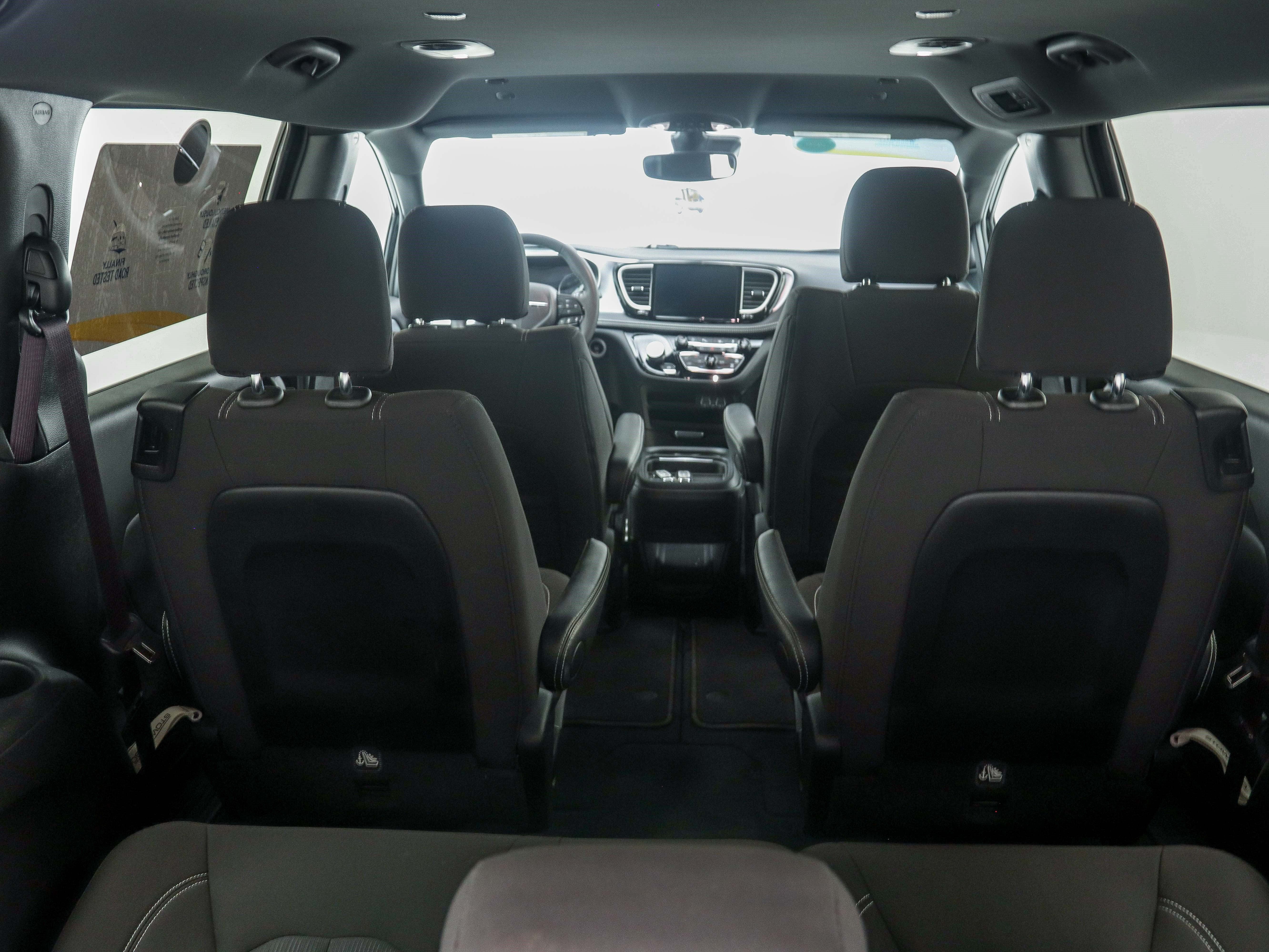Used 2024 Chrysler Pacifica Touring FWD image 13
