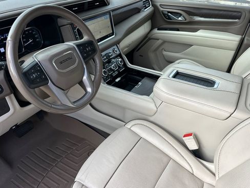 Used 2021 GMC Yukon Denali w/ Denali Premium Package image 10