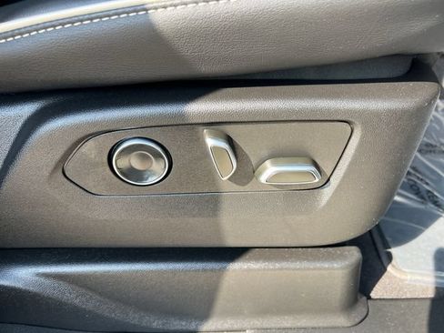Certified 2025 Cadillac Escalade Premium Luxury AWD/4WD image 19