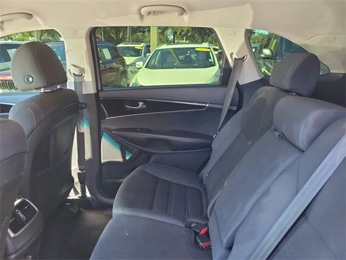 Used 2020 Kia Sorento LX image 26