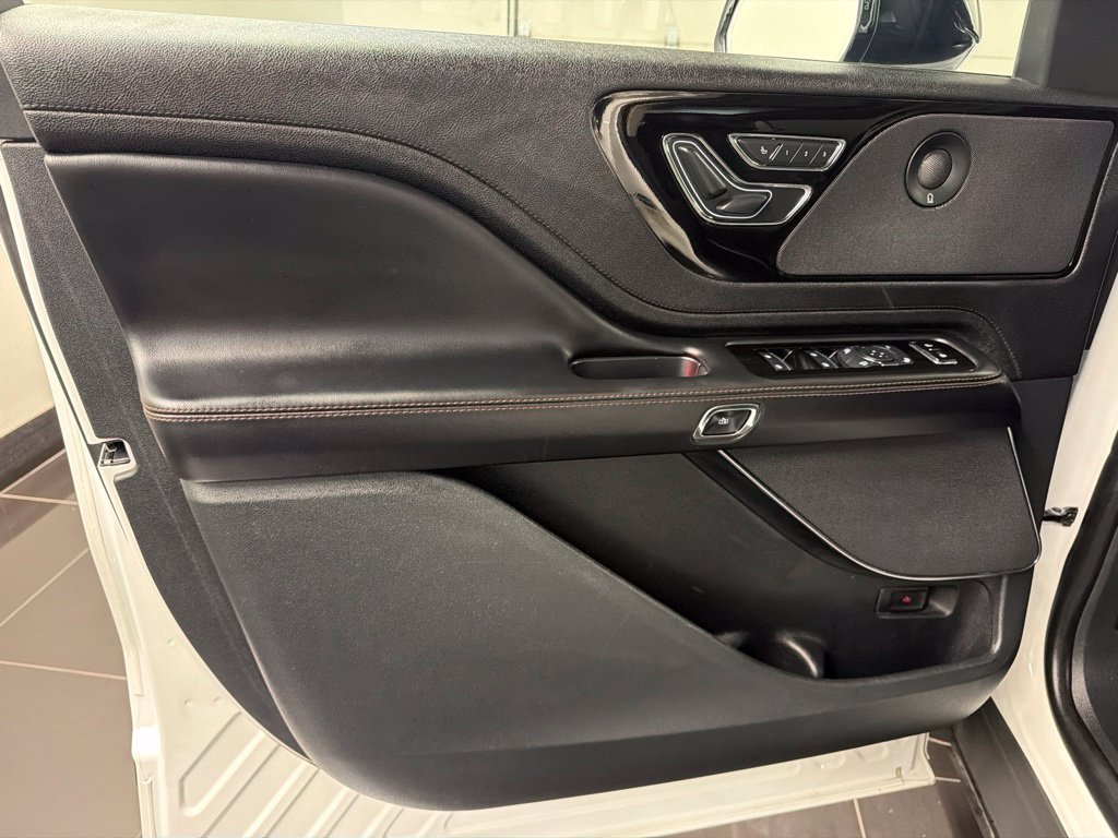 Used 2023 Lincoln Aviator Reserve w/ Equipment Group 201A AWD/4WD image 30