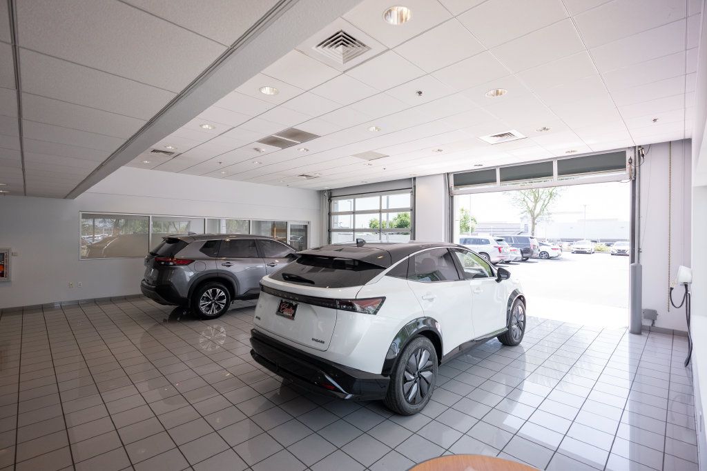 Certified 2025 Nissan Kicks SR FWD image 27