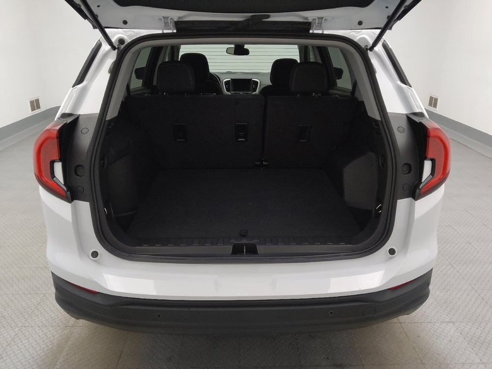 Used 2024 GMC Terrain SLE FWD image 29